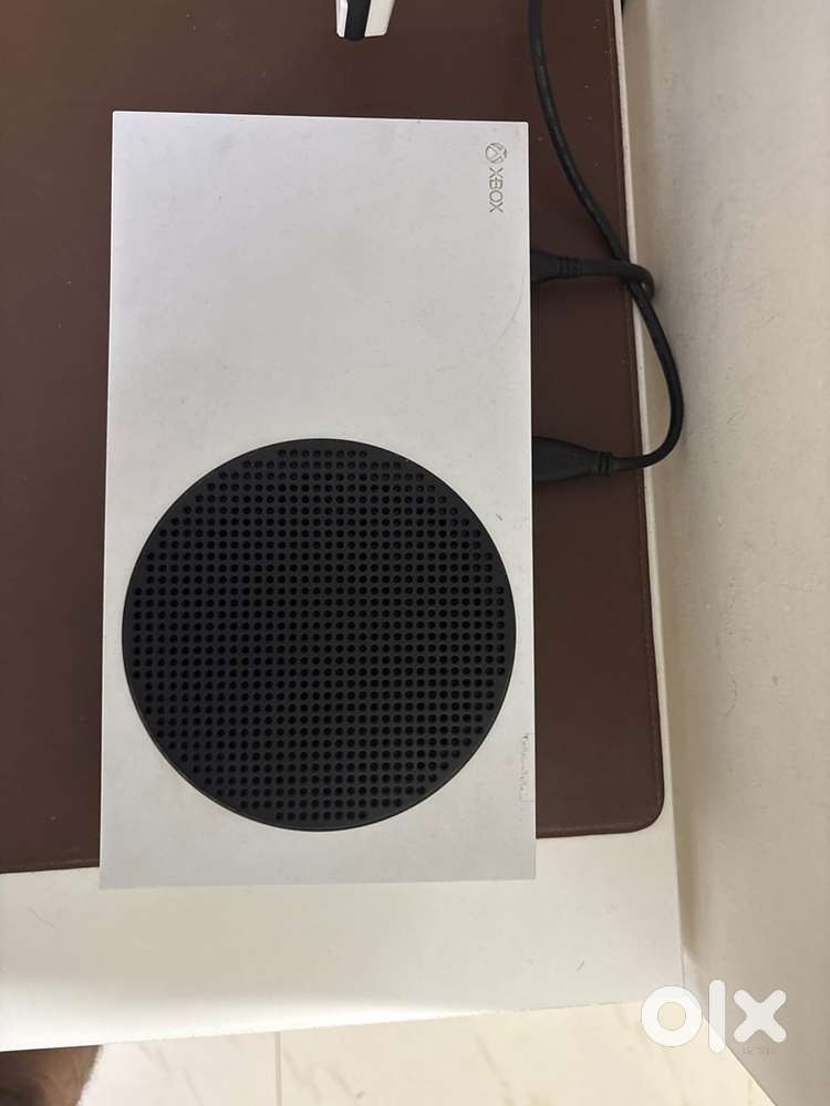 Xbox Series S + 2 Controllers – Perfect Condition