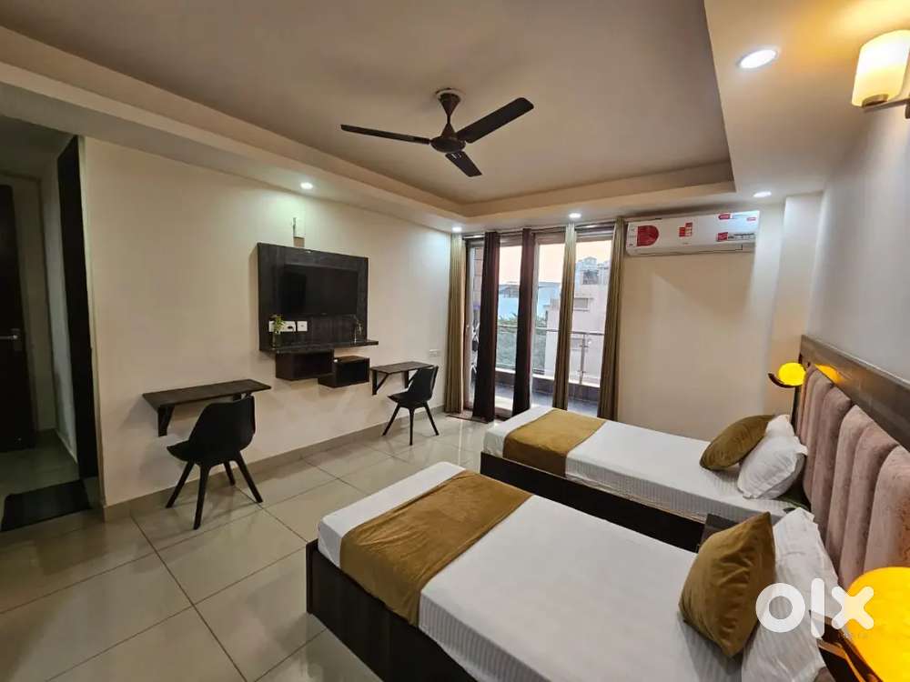 PG Near DLF Centre Court, American Express, Dell, Cyber City, Genpact