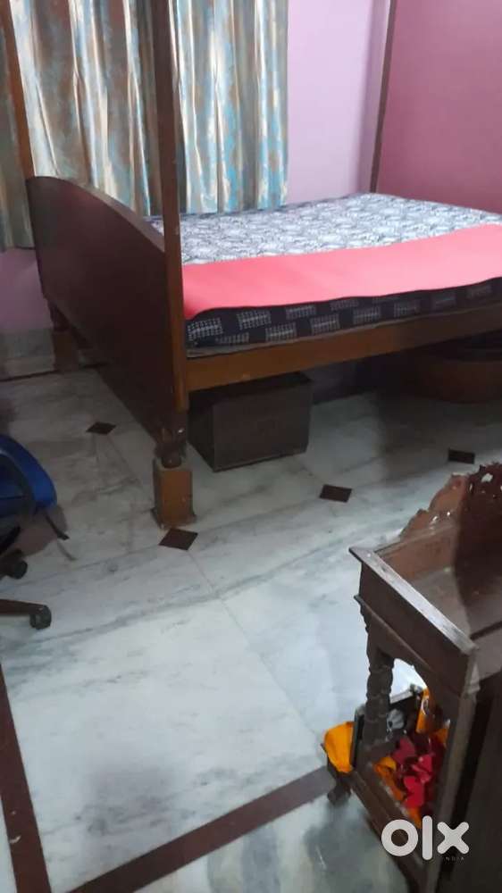 Shegun wood king size bed with dunlop matress