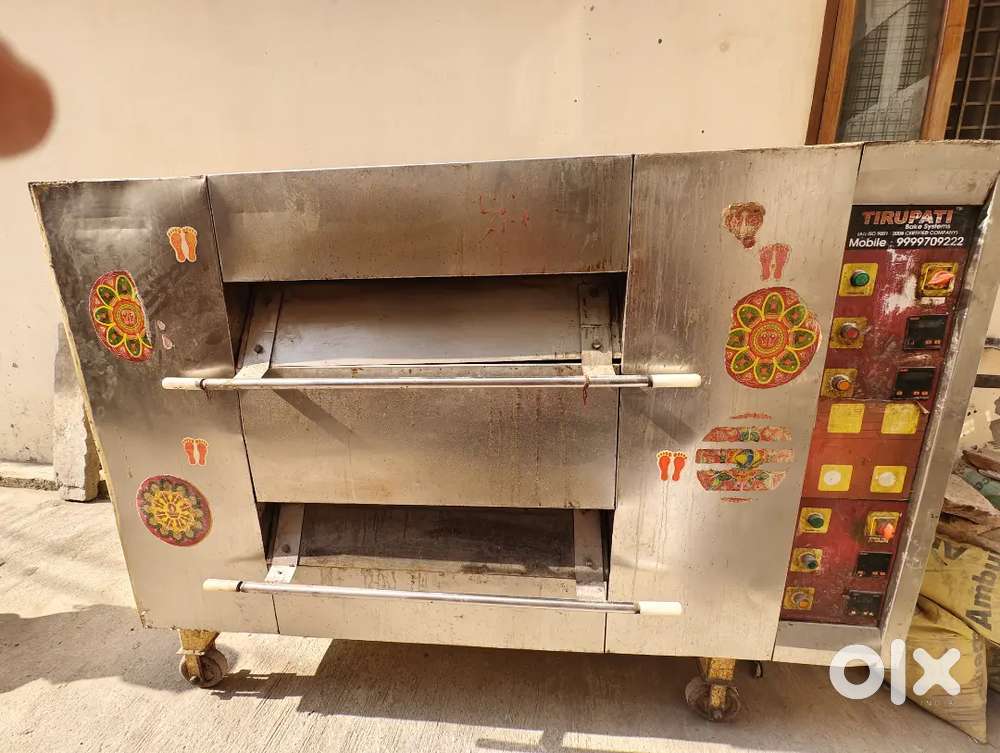 Commercial oven
