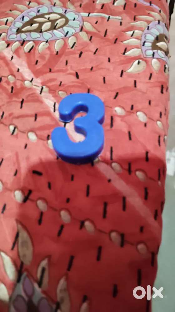 Ye three hai or kahi v chipk jata hai