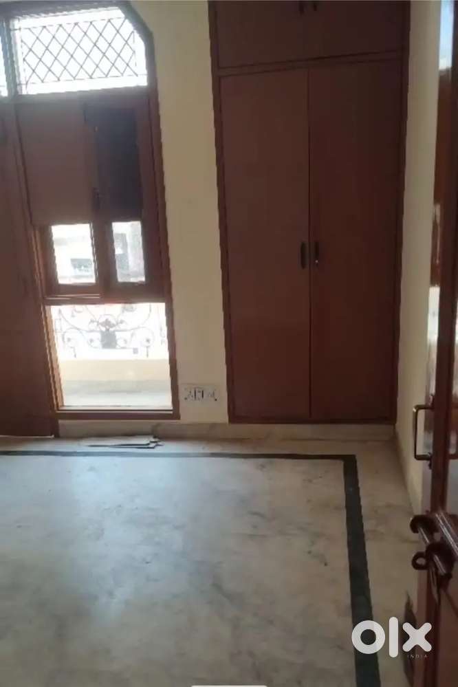 Floor rent in madangir market