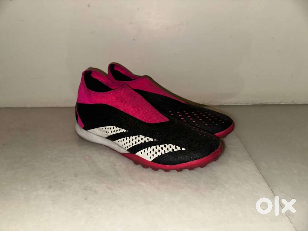 Adidas Predator Accuracy 3 Laceless Terf (price negotiable)