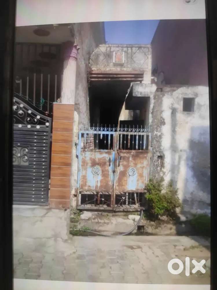 A ready to move plot in Anand nagar near Delhi karyana store