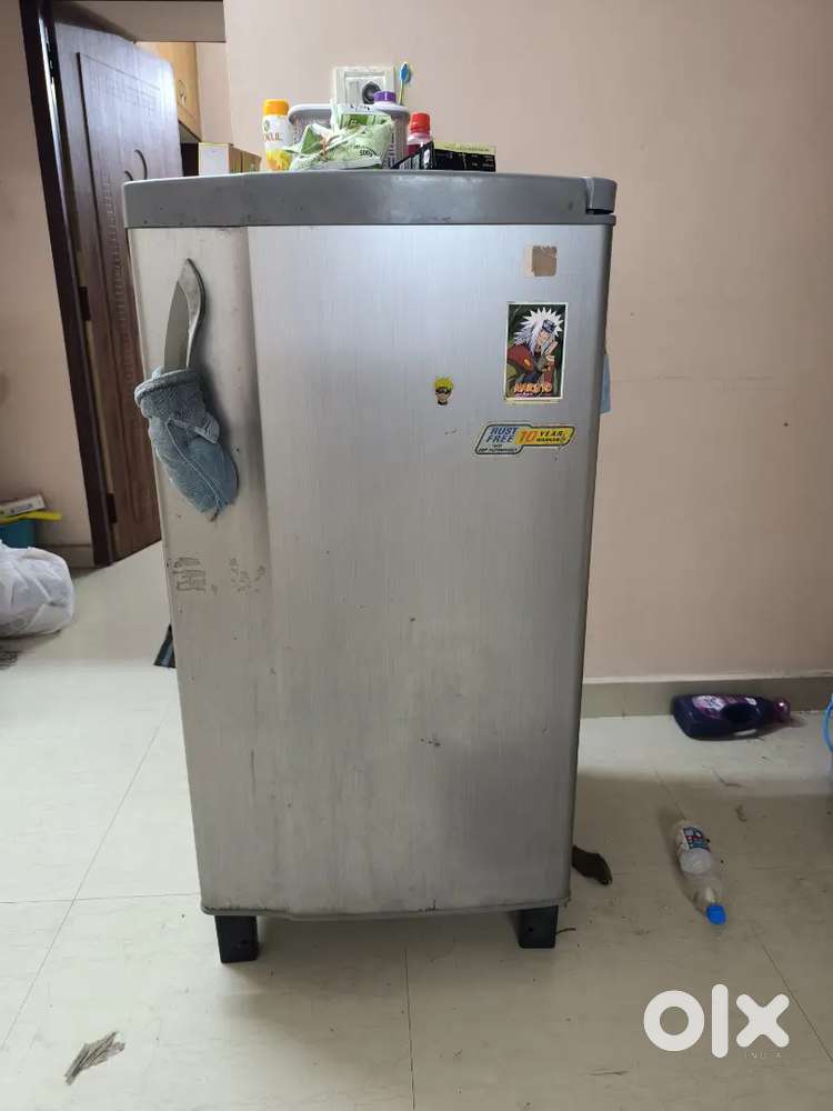 Godrej 185 liters fridge single door with good working condition.
