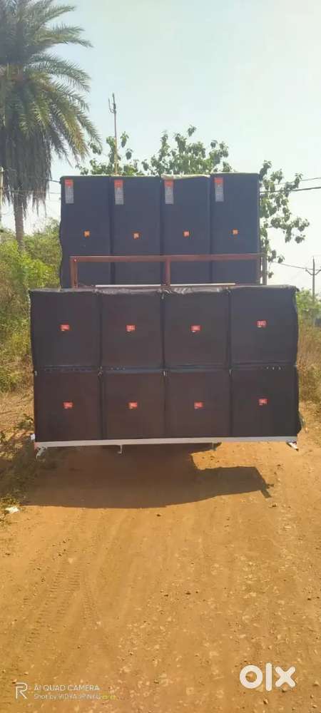 8 singal bass 1200 watt speaker laga hai cover ke sath
