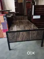 Single bed humari factory hai. Holl sell k kaam hai