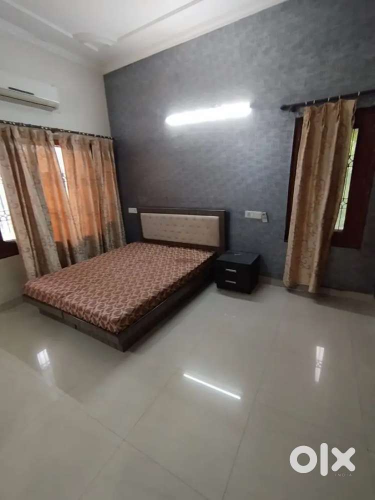 Mere ko room rent per lena hai bhankrota me