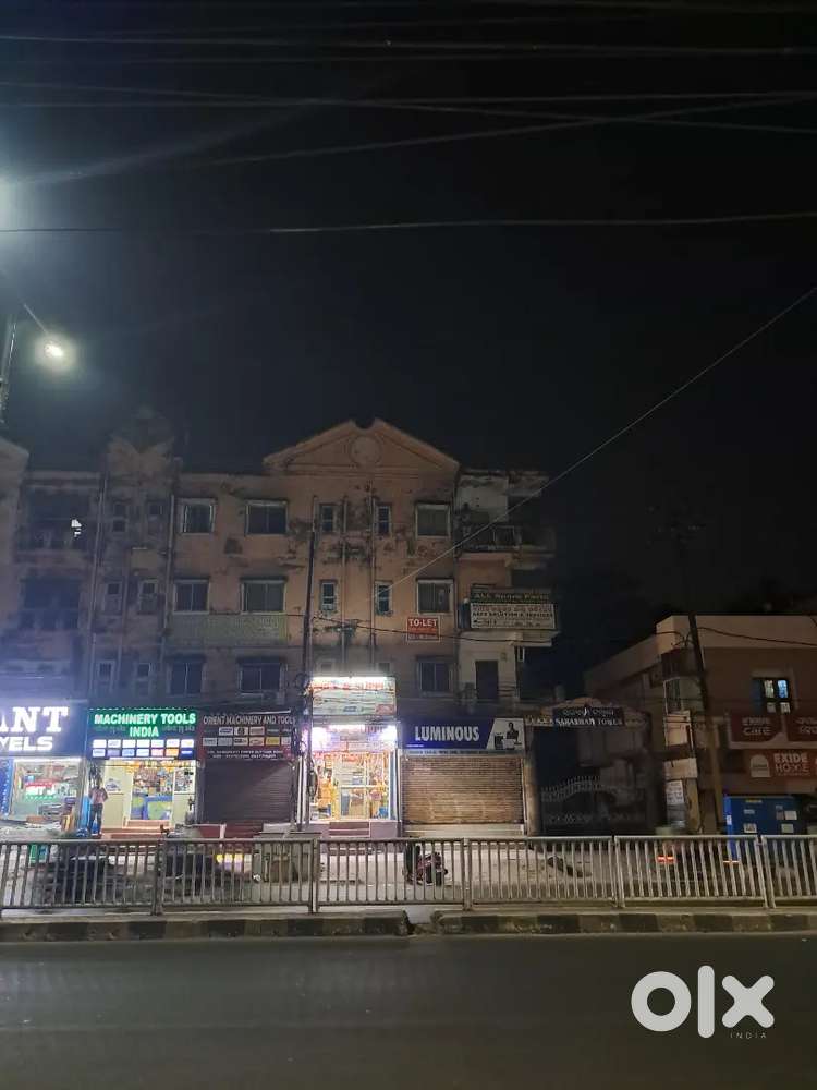 Flat for rent Res or Office