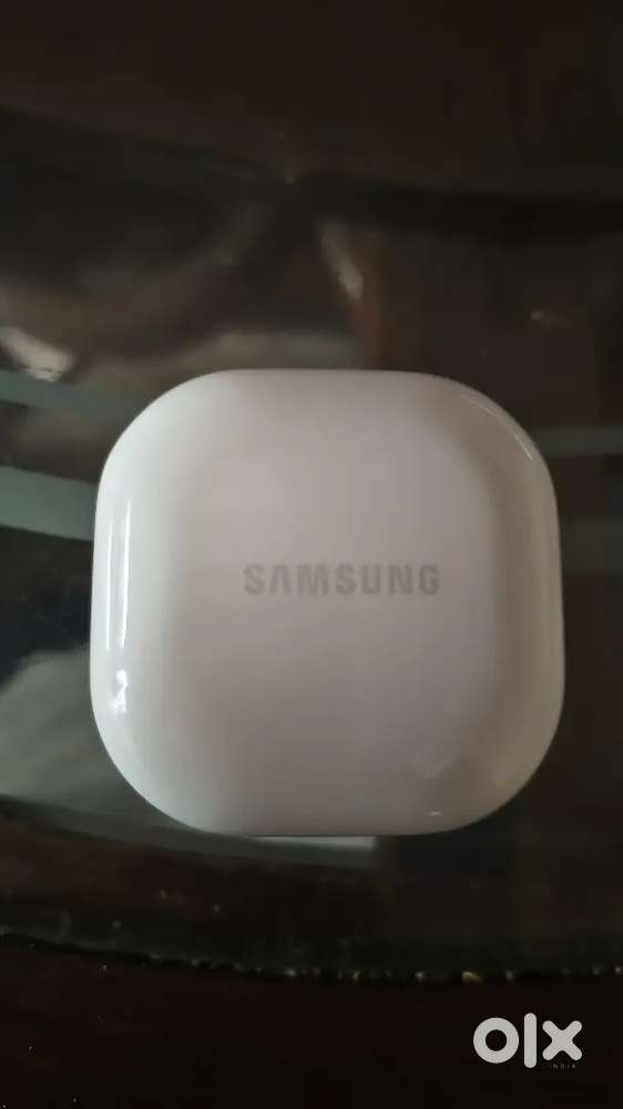 Samsung Galaxy buds 2 srif 2 din purane hai