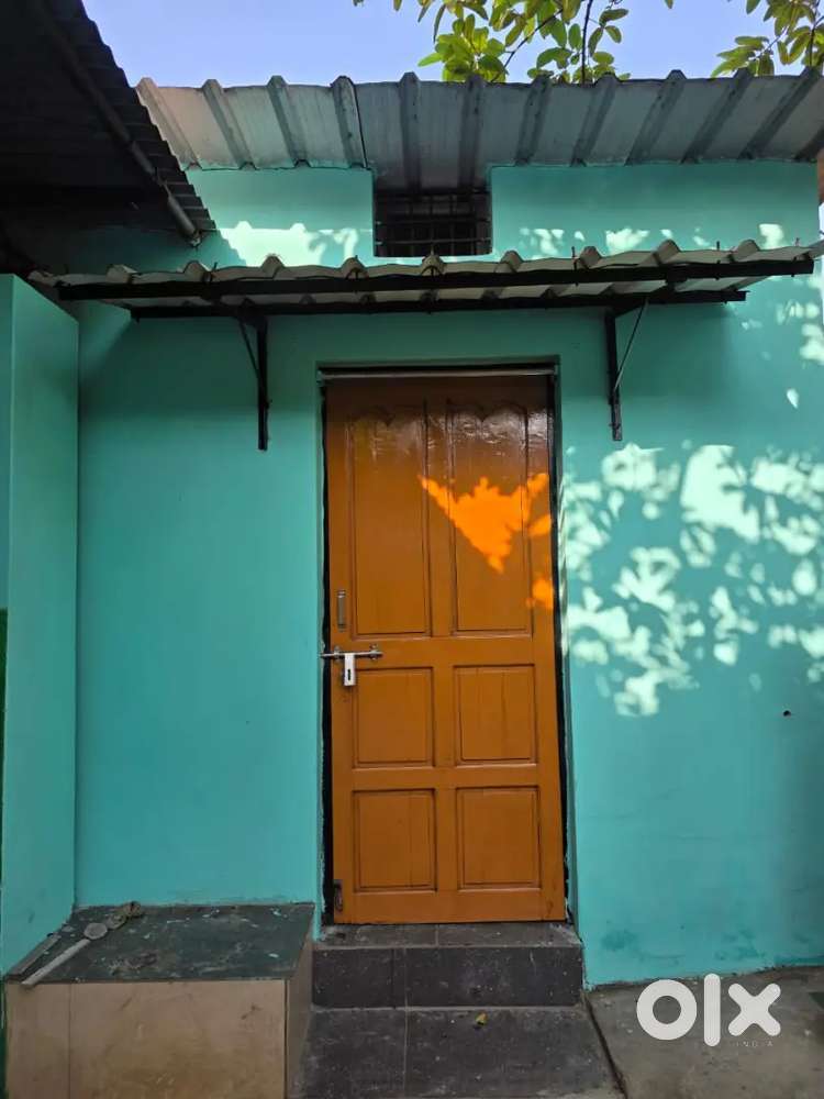 Room with attached kitchan and late bath