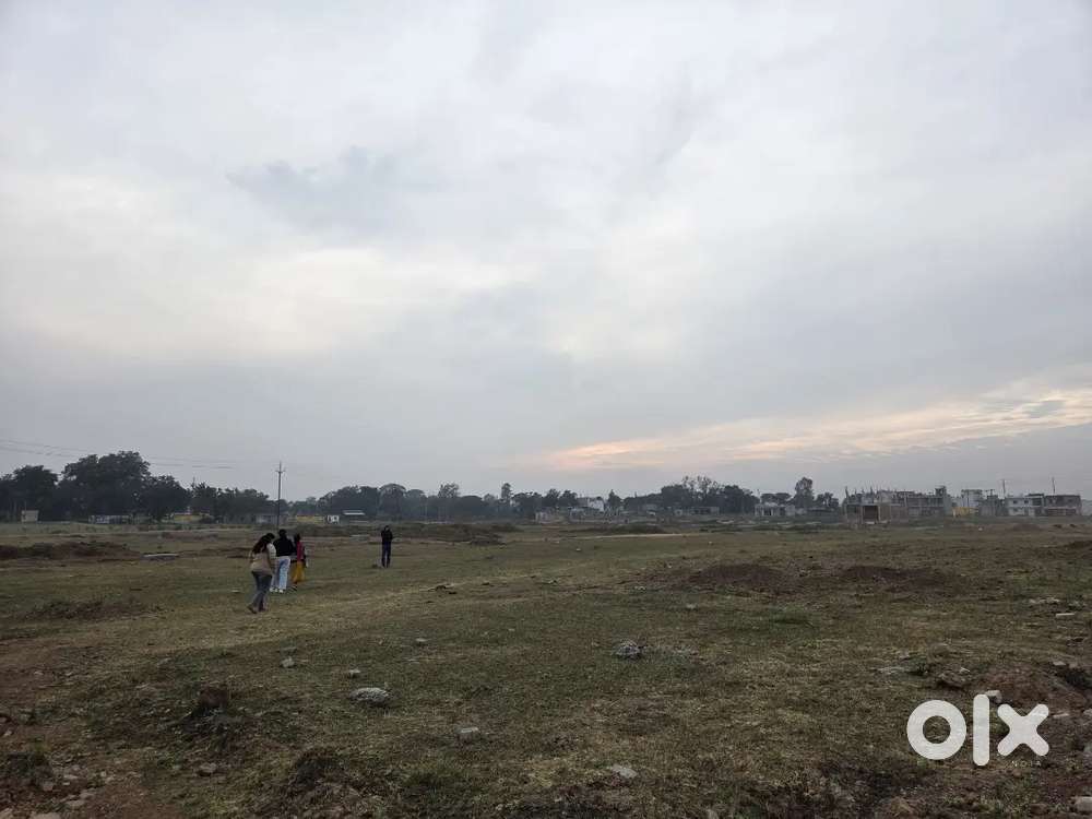 अच्छी लोकेशन एक तरफ 65 फीट रोड दूसरी तरफ 35 फीट रोड कॉर्नर प्लॉट है