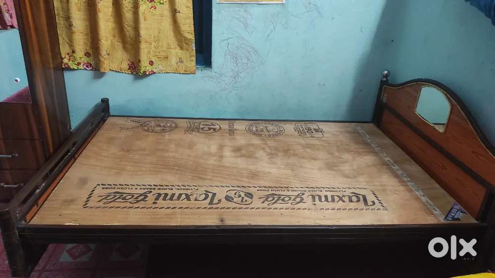 Iron bed 4*6 single bed