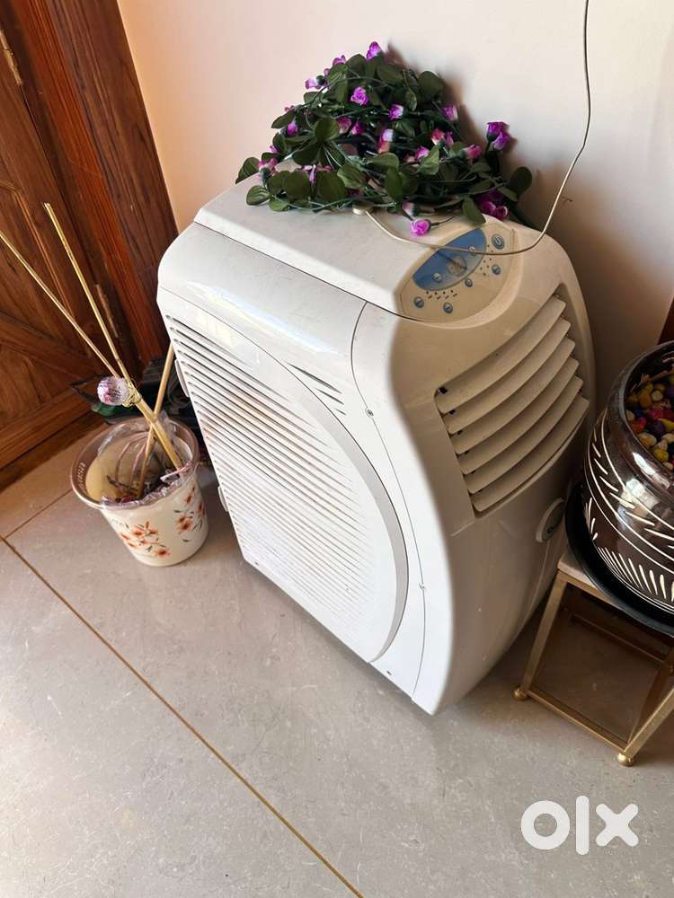 Movable  Ac