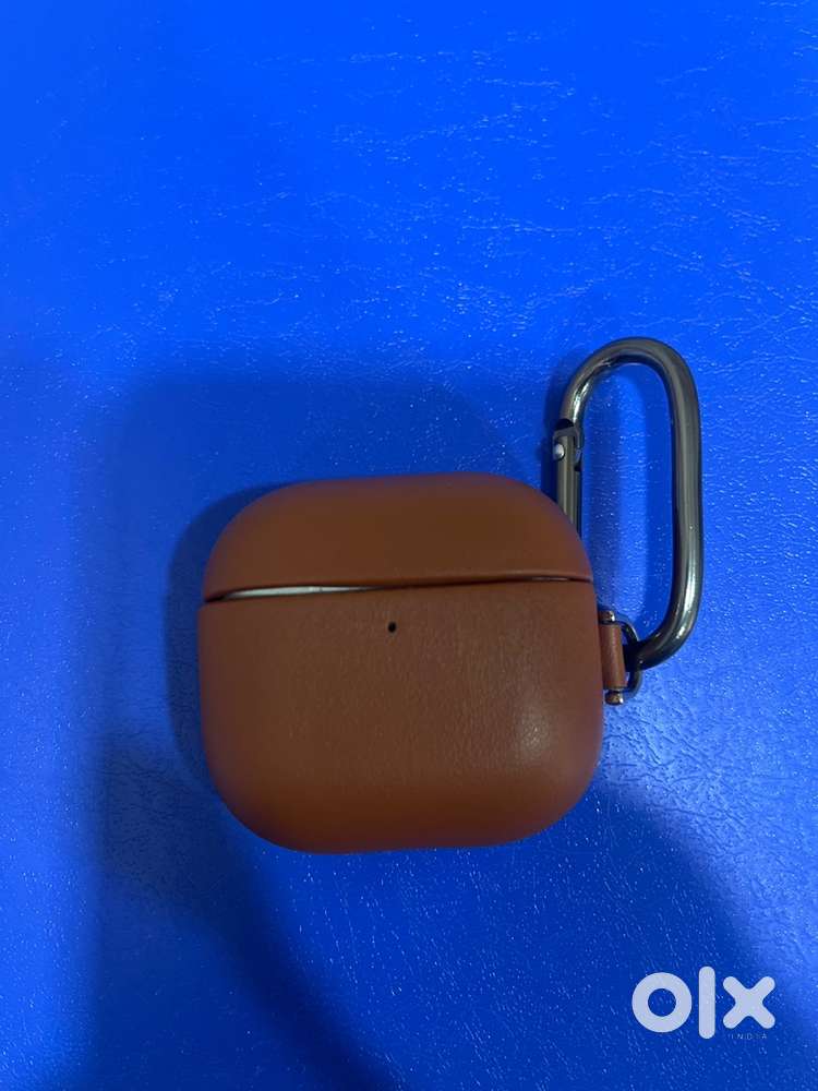 Apple Airpod 4 Charging case and right bud no left bud