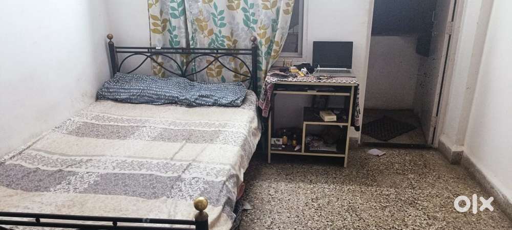 2 Male flatmate required