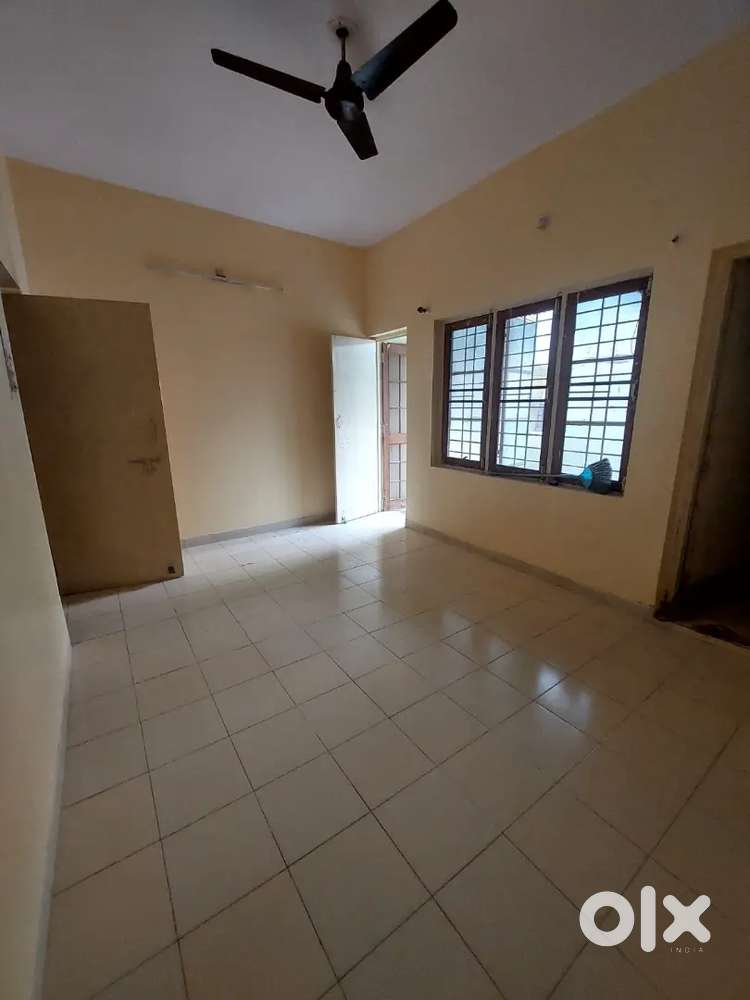 3 room 1hall 2let bath kitchen ground floor office space available for