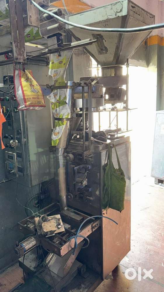 Pauch packing machine