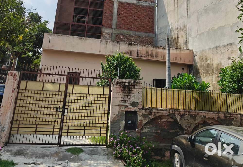 157 mtr corner CC plot for sale