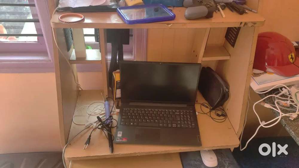 Computer table