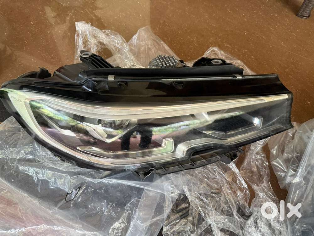 BMW OE 330i Head light used