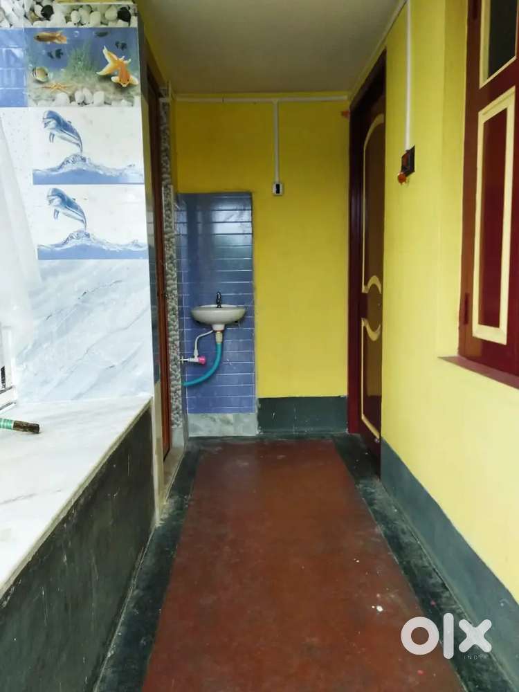 Spacious room, separate wash room, airy suitable for study and living