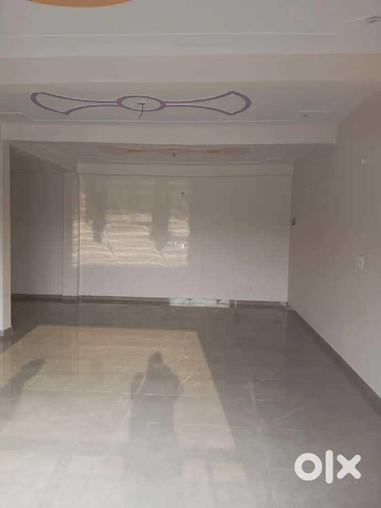 1 room nd kitchen set 3000. Near Sundar palace