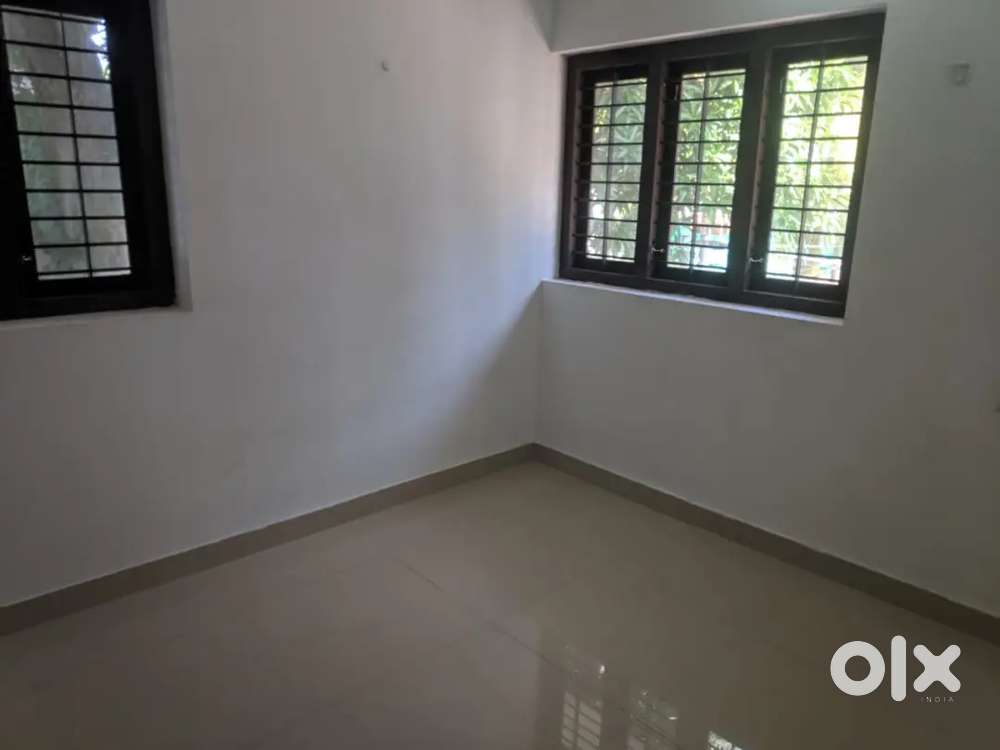 2 bhk apartment first floor for rent near eranhipalam