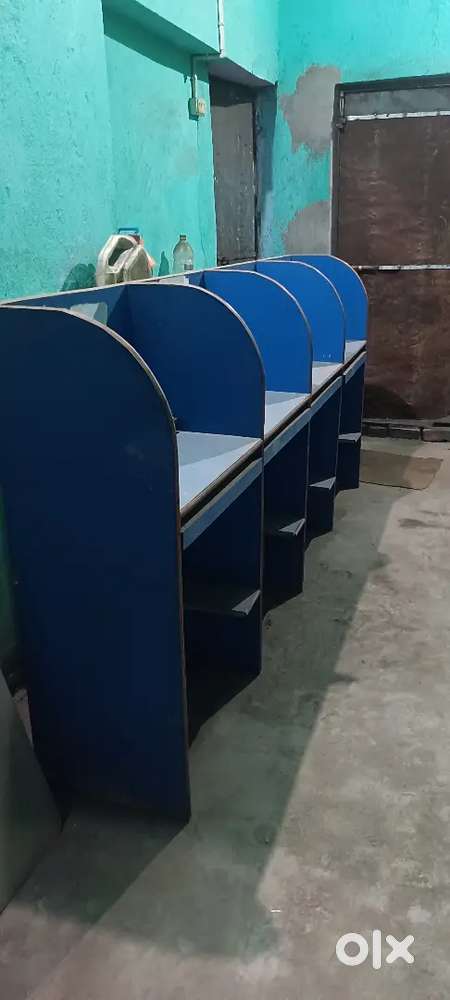 Computer table
