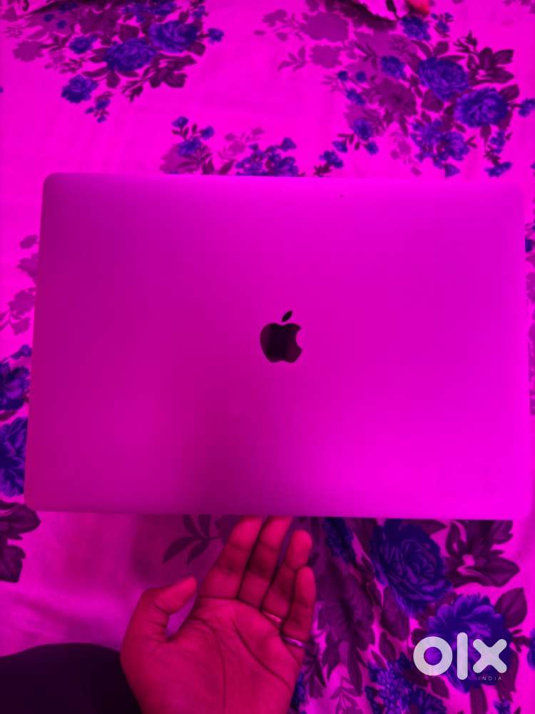 Macbook pro 16gb ram 512gb ssd with touchbar