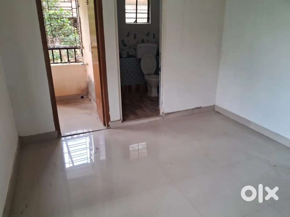 2 BHK ready to move flat in Agarpara at low price