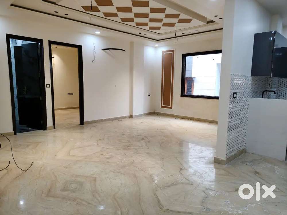 3 Bhk floor, Lift, Parking, in Shakti Nagar