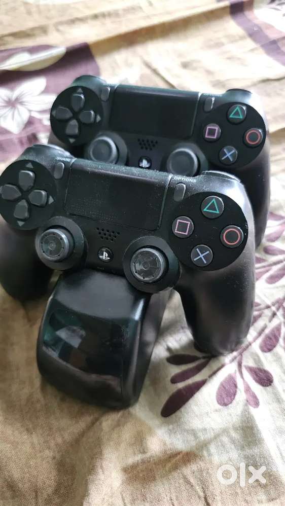 PS4 Pro 1TBfor sale –includes 2 controllers, a dual charging adapter
