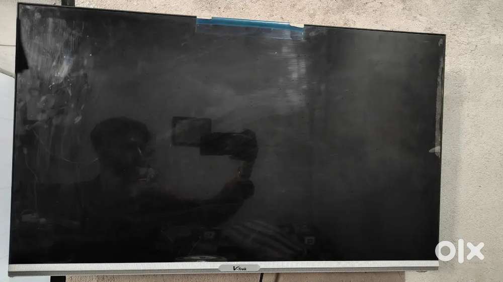 LED TV 32 INCH Android  model -V-terk OLD 5 MONTH NEW CONDITION