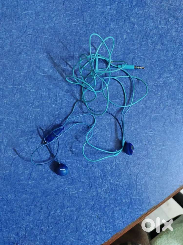 Wierd earphones