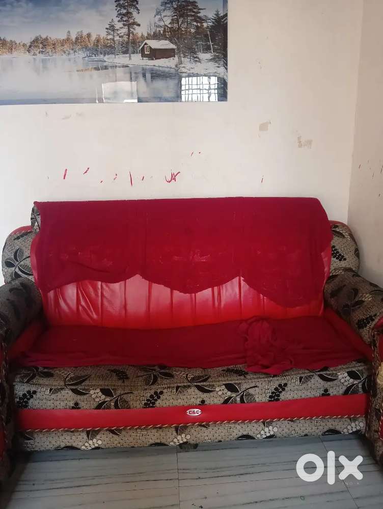 Sofa bechna hai