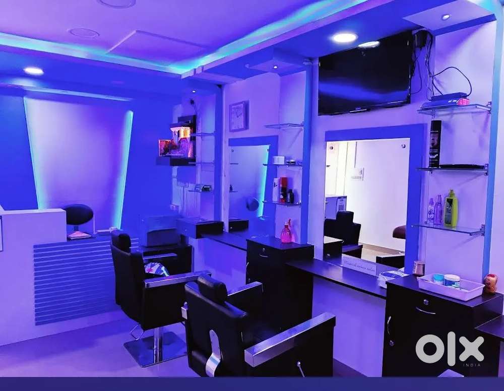 Hi I need unisex saloon staff male fimale anyone