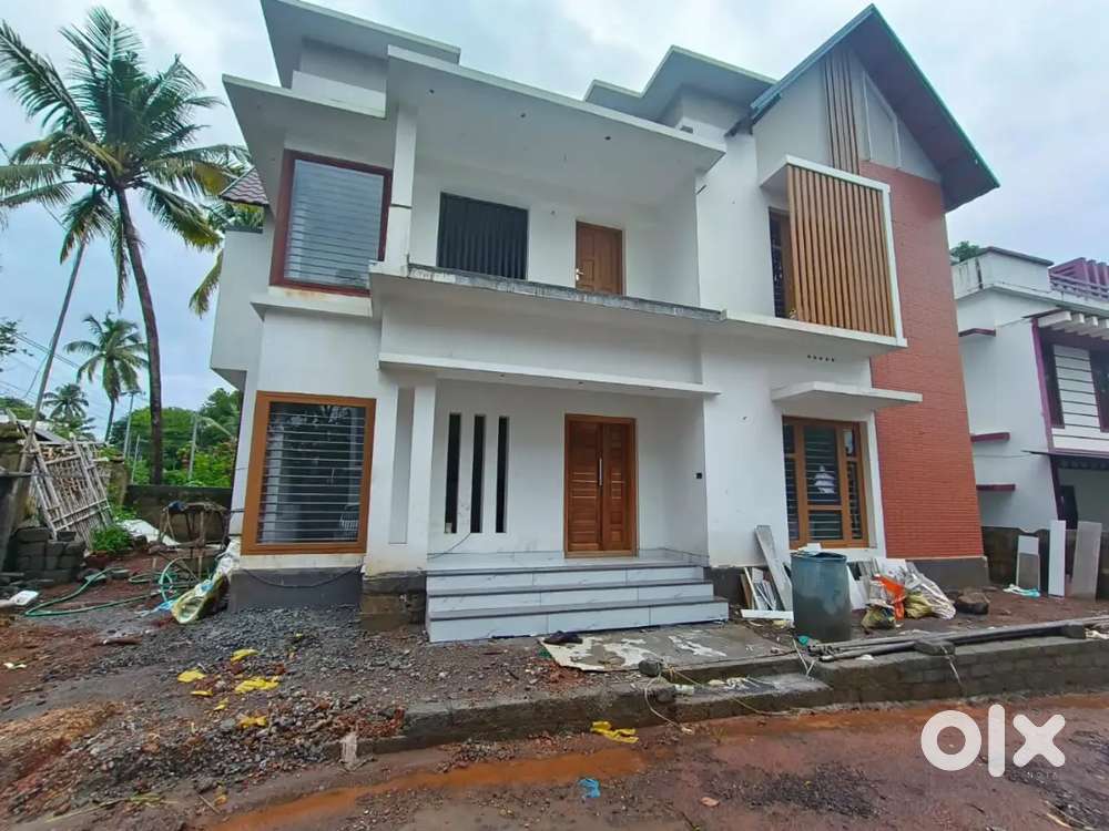 തൃശ്ശൂർ പെരുവൻകുളങ്ങര പുതിയ വീട് വില്പനയ്ക്ക്