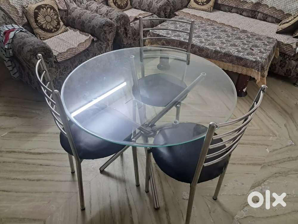Dinning Round Table
