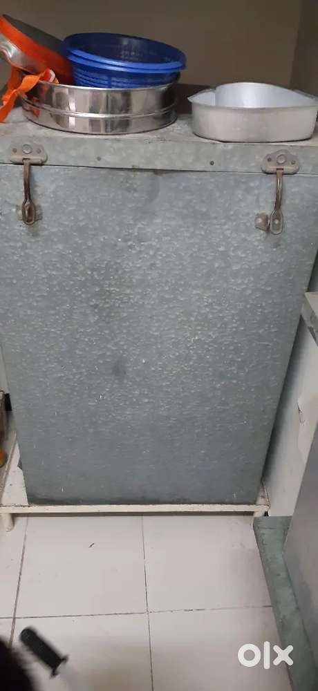 KITCHEN WHEAT STORAGE