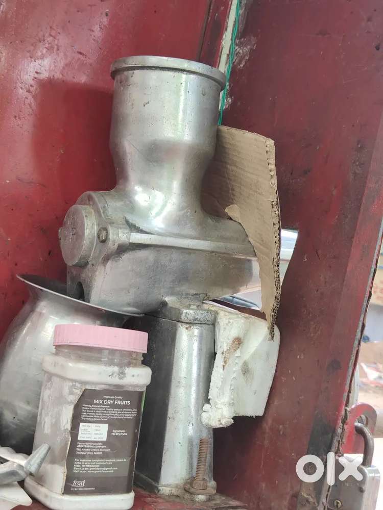Mosambi juicer