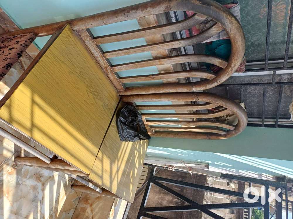 Small dinnning table with four chairs