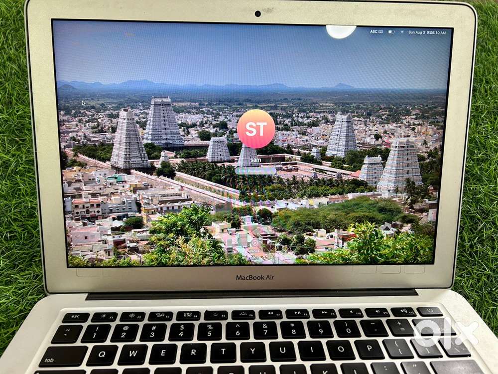 Apple MacBook Air (i5, 1TB, 8GB RAM)