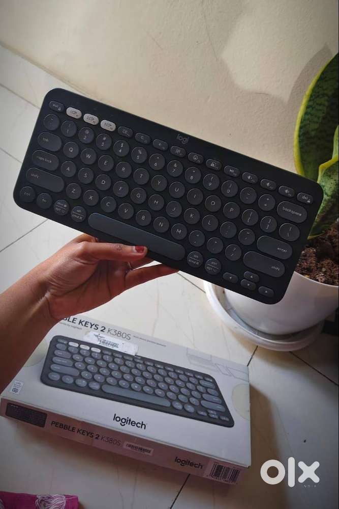 Logitech Pebble Keys 2 K380s – Compact Wireless Keyboard  Excellent C