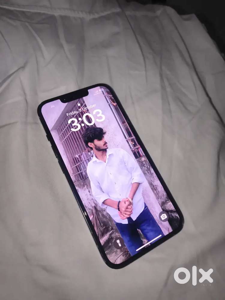 iPhone 14 128GB with charger