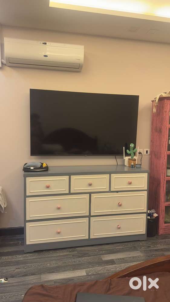 Chest & Dressing Table.