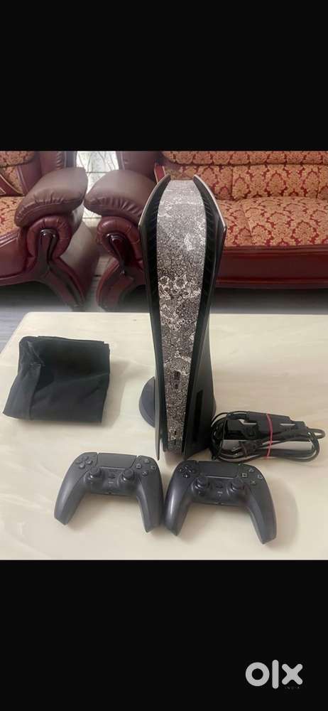 Sony ps5 1 tb disc edition with 2 controlers and 4 game cds