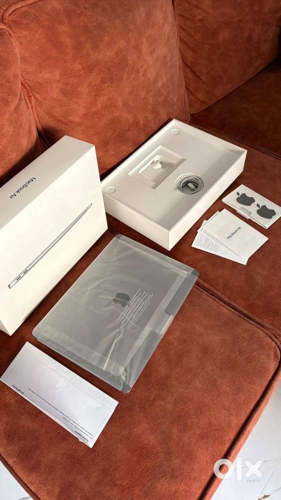 Macbook Air M1 laptop