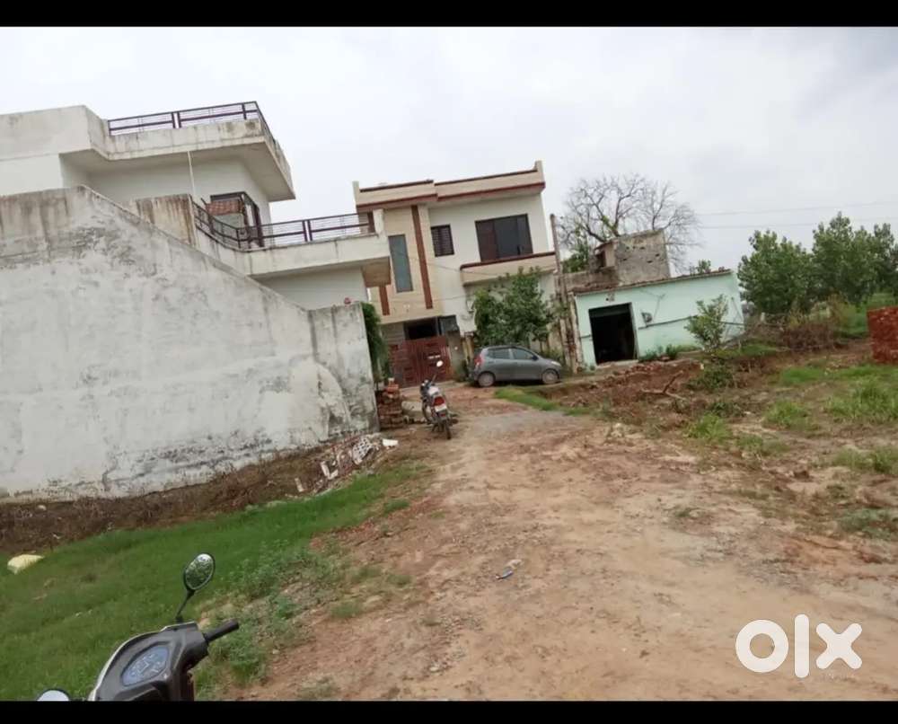 दो गली वाला खाली प्लॉट