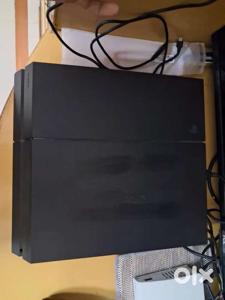 Ps4 with 2 cd